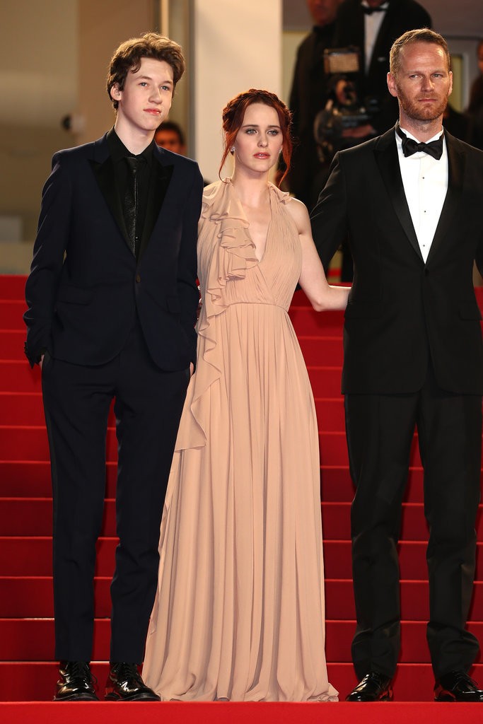 Rachel-Brosnahan tinuta Cannes