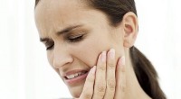 Te dor dinţii şi nu poţi ajunge în cel mai scurt timp la dentist? Metodele naturale îţi sar în ajutor şi astfel îţi pot fi de mare folos!