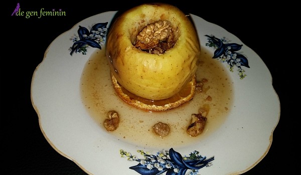 Măr copt umplut cu nucă și scorțișoară – desert dietetic Acest desert este ideal pentru persoanele aflate la dietă. Este extrem de gustos și se prepară rapid. Încearcă și tu această rețetă!
